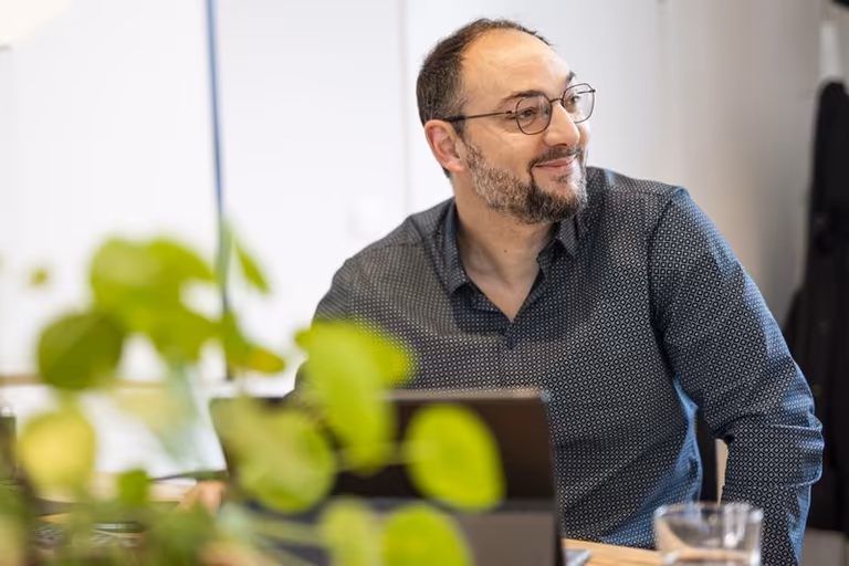 Portrait de membre de l’agence Qreative lors d’un échange informel