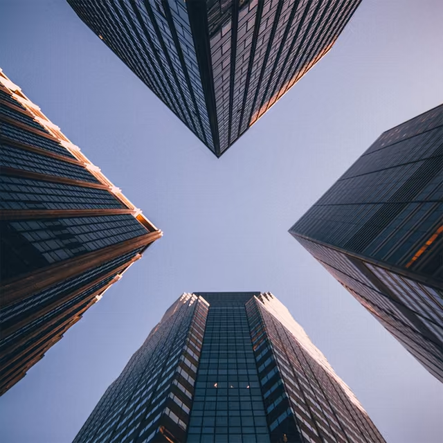 Perspective architecturale évoquant la rigueur d’un cabinet d’avocat en conformité