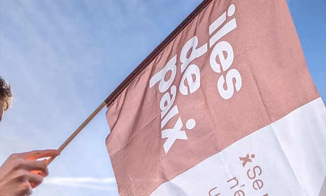 Le drapeau Iles de Paix célèbre la carte codée par Qreative