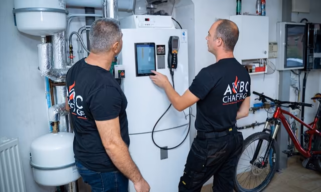 Techniciens AVBC Chauffage mis en valeur par Qreative