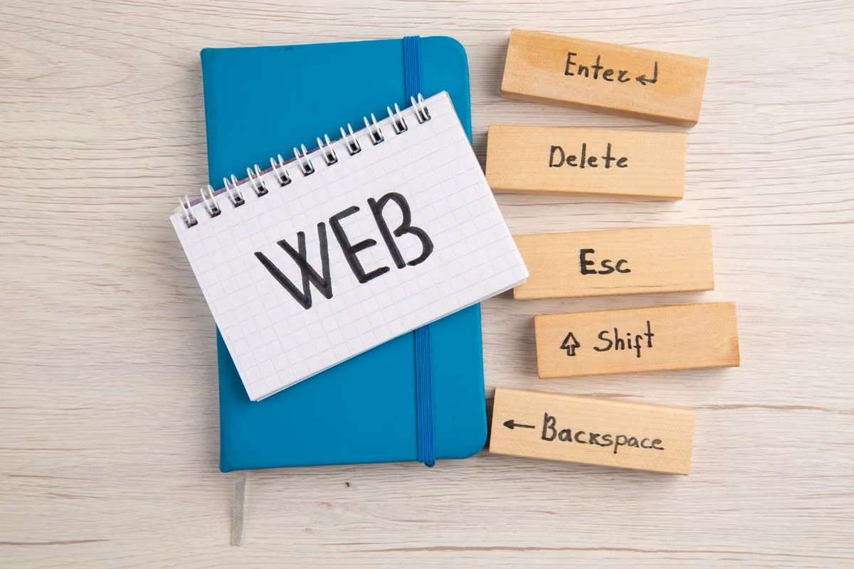 Carnet Web et touches clavier, l’accessibilité testée chez Qreative