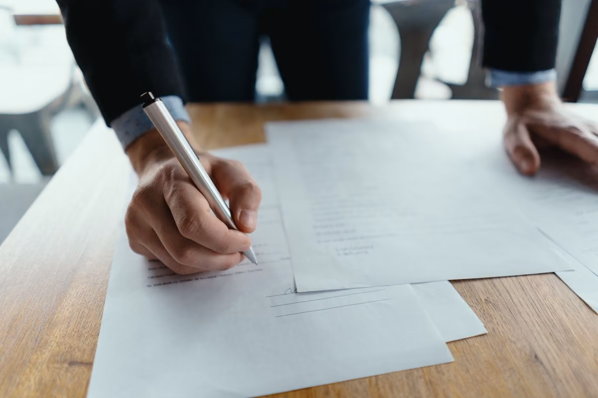 Signing a web contract to secure access with Qreative
