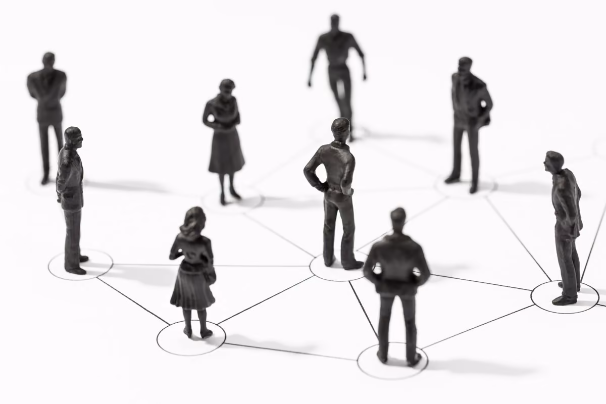 Networked figures illustrate the coordination valued by Qreative