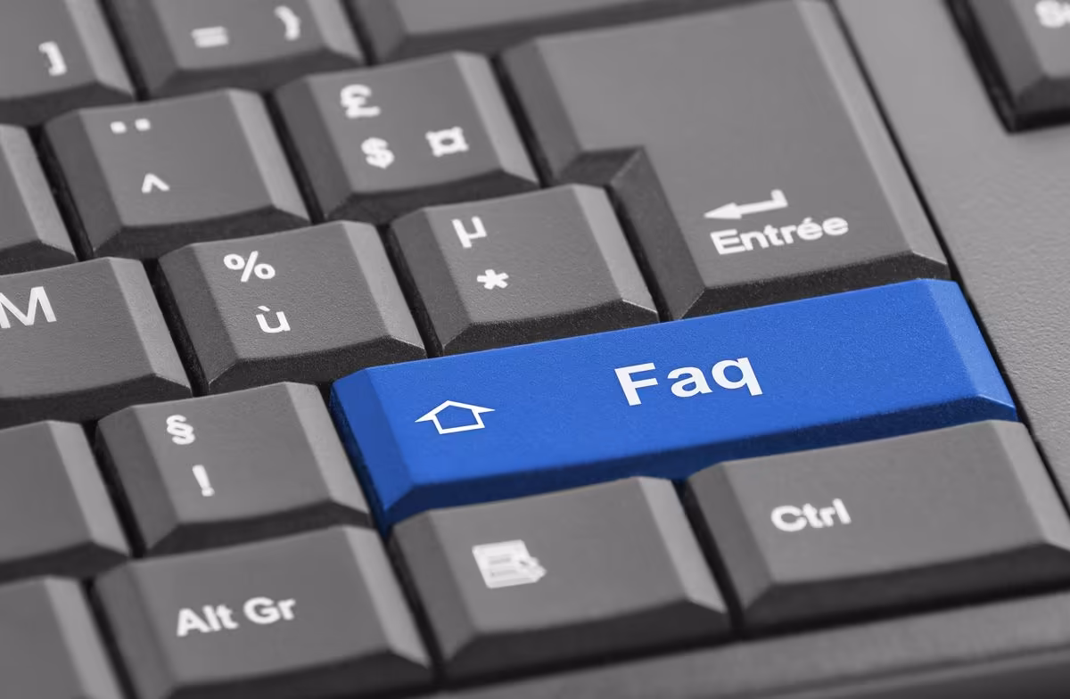Touche FAQ sur clavier dans la vision Qreative du SEO