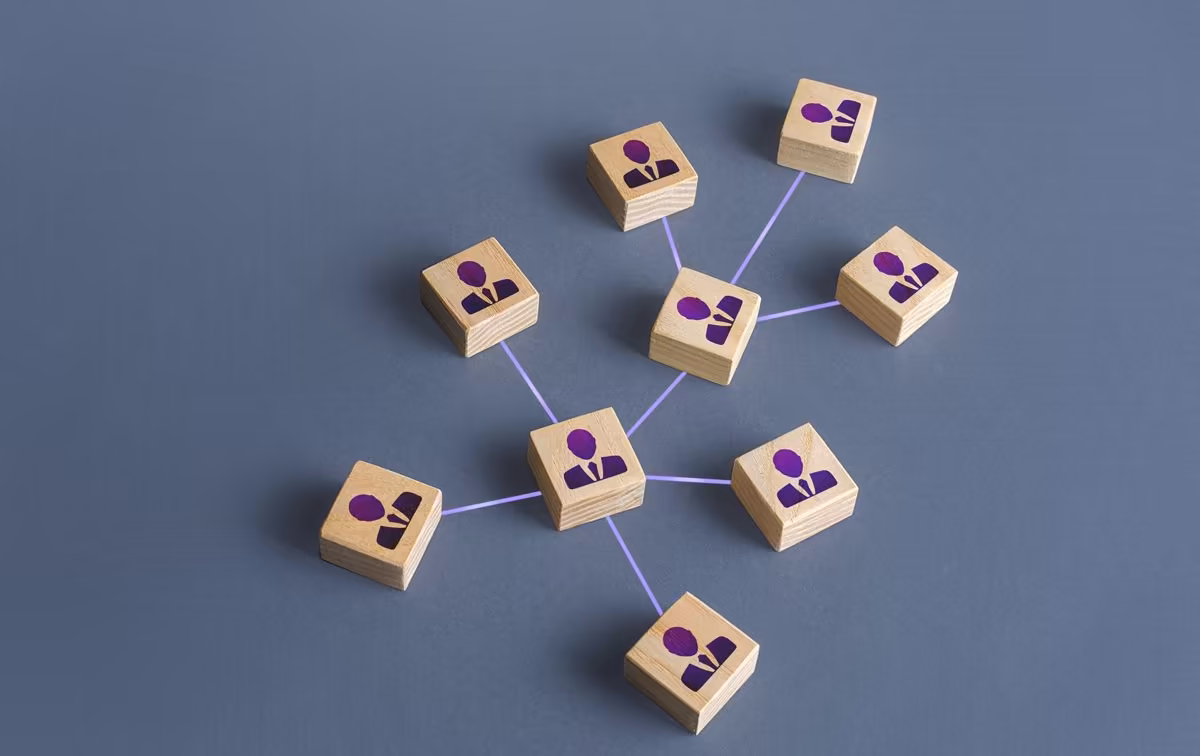 Blocs connectés symbolisant l’analyse Google, optimisée avec Qreative