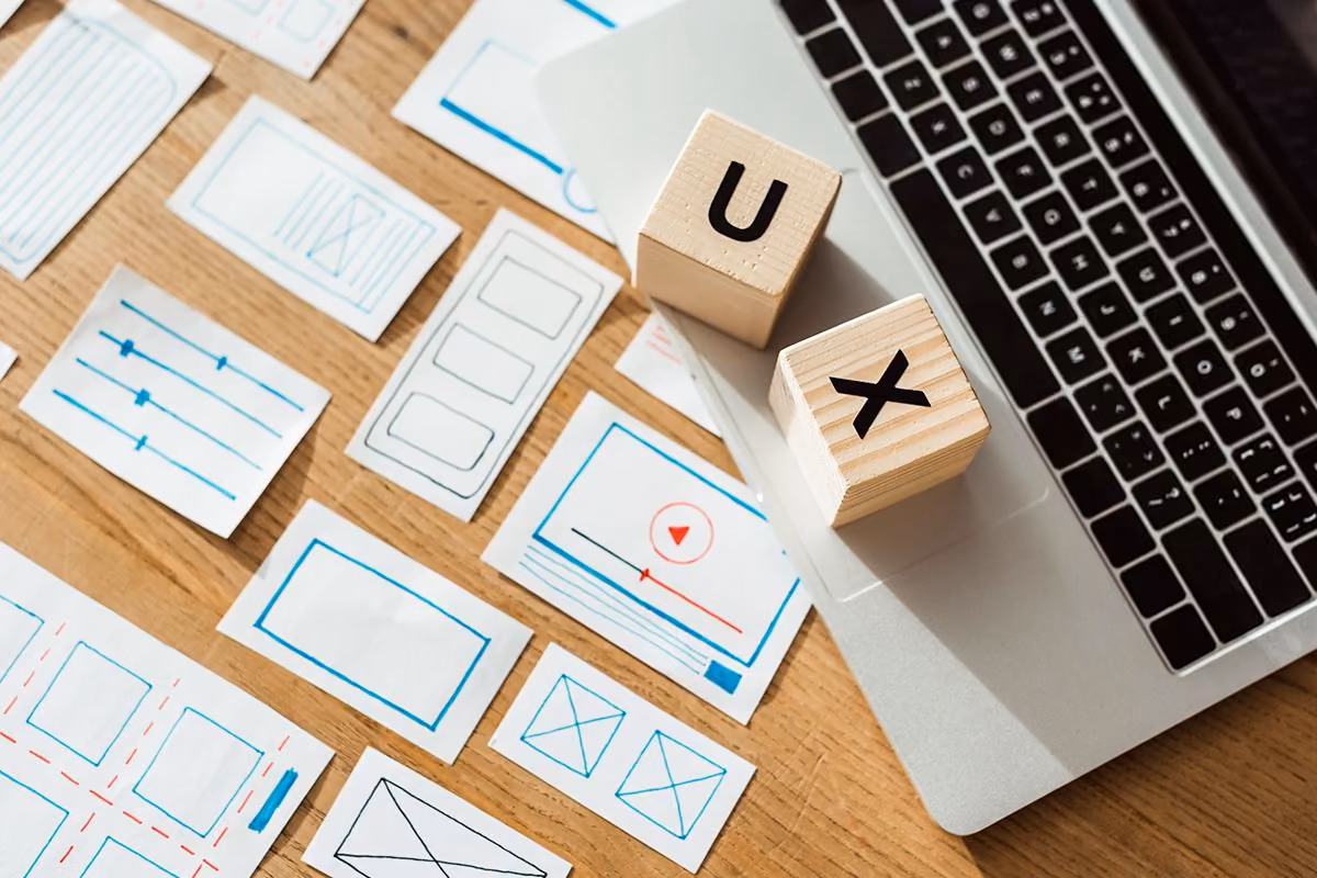 UX cubes on a laptop for Qreative web mockups